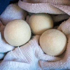 Apeiron Drogerballen - Droogballen - 6 XL Wasbollen - Droger - Duurzaam - Wasmachine - Wasverzachter - Energie Besparen - Zero Waste - Schapenvacht - Wol -Wasbenodigdheden Winkel 1200x1200 1477