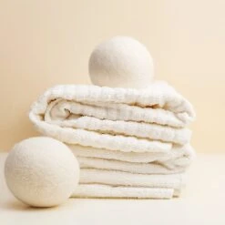 Apeiron Drogerballen - Droogballen - 6 XL Wasbollen - Droger - Duurzaam - Wasmachine - Wasverzachter - Energie Besparen - Zero Waste - Schapenvacht - Wol -Wasbenodigdheden Winkel 1200x1200 1479