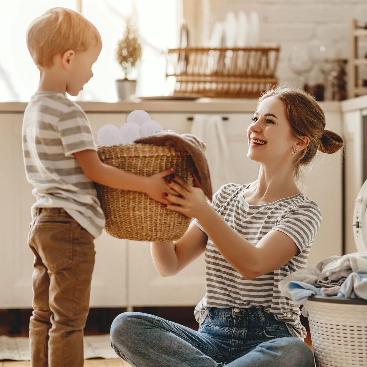 FAVE Drogerballen XL - 6 Stuks - Inclusief 2x Lavendelolie & Opbergzakje - Wasbol - Wasballen - Doseerbol - Droogballen - Duurzaam 2 FAVE Drogerballen XL - 6 Stuks - Inclusief 2x Lavendelolie & Opbergzakje - Wasbol - Wasballen - Doseerbol - Droogballen - Duurzaam - Afbeelding 2