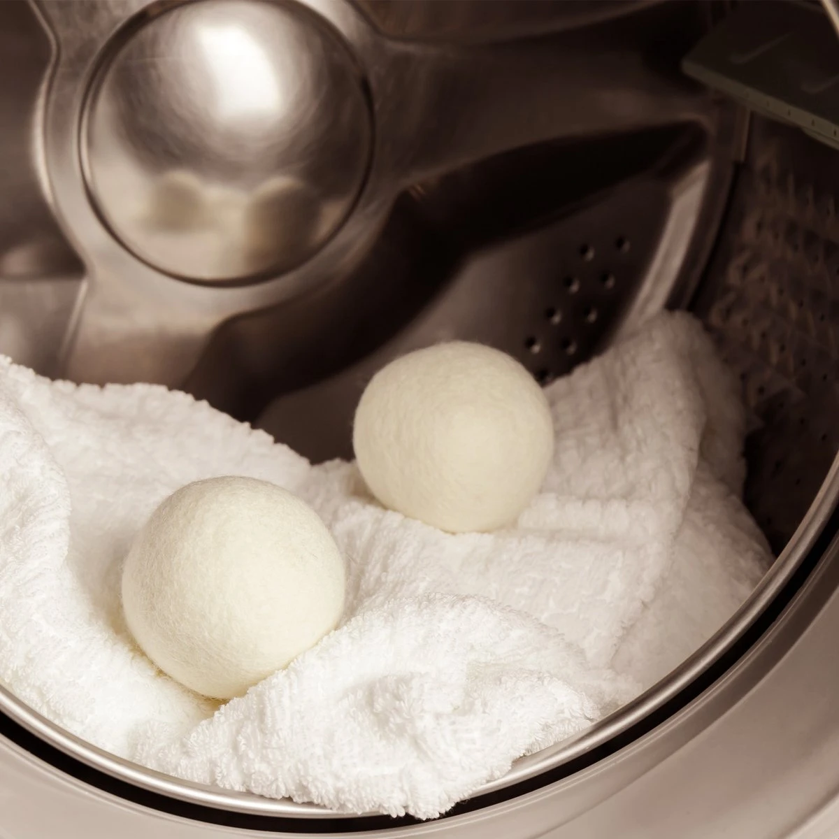 FAVE Drogerballen XL - 6 Stuks - Inclusief 2x Lavendelolie & Opbergzakje - Wasbol - Wasballen - Doseerbol - Droogballen - Duurzaam 6 FAVE Drogerballen XL - 6 Stuks - Inclusief 2x Lavendelolie & Opbergzakje - Wasbol - Wasballen - Doseerbol - Droogballen - Duurzaam - Afbeelding 6